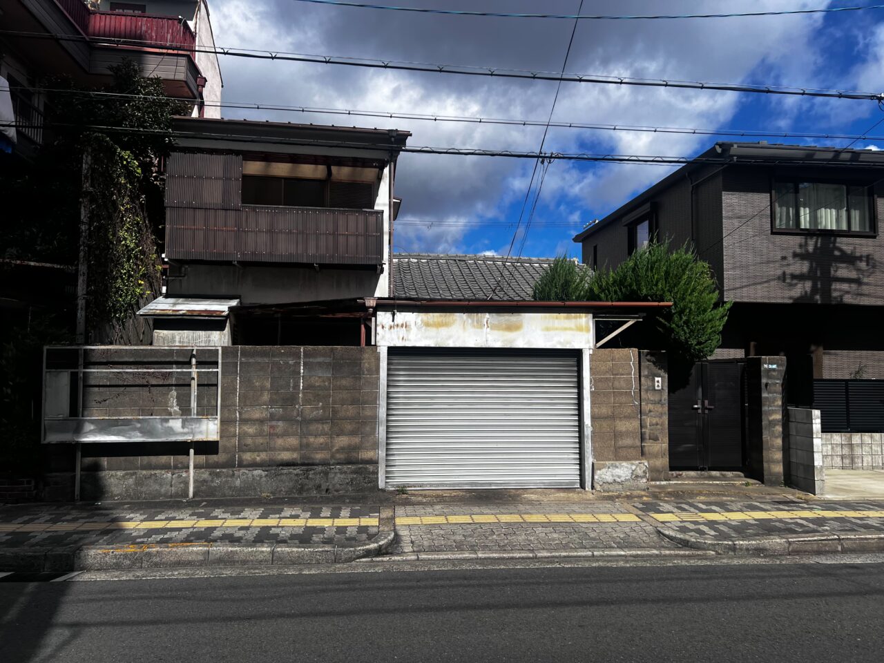 大阪市内にある木造家屋32坪の解体工事前の外観写真