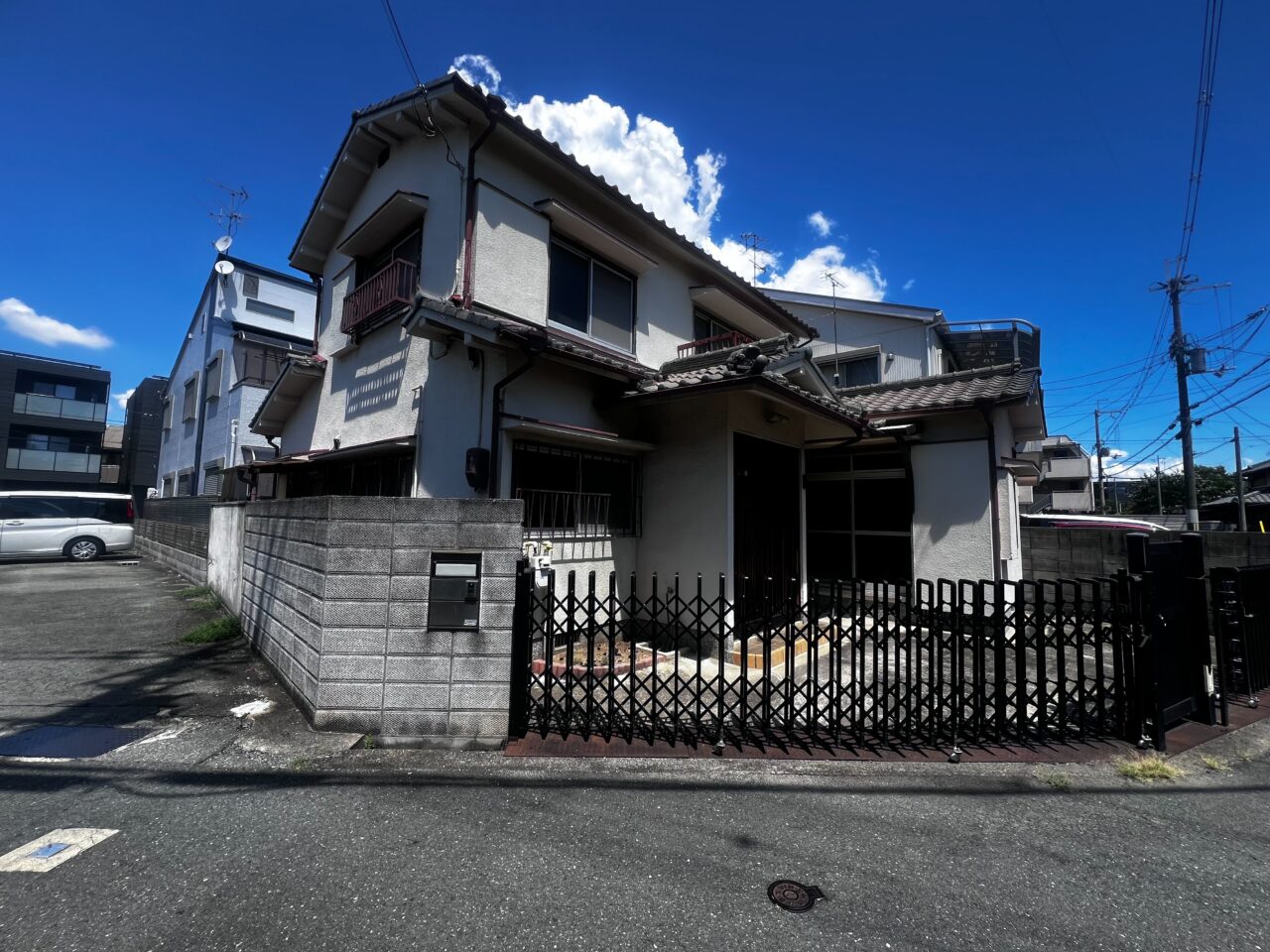 【尼崎市 解体工事】木造家屋35坪 解体着工前の建物外観（ブロック塀・土間撤去含む）