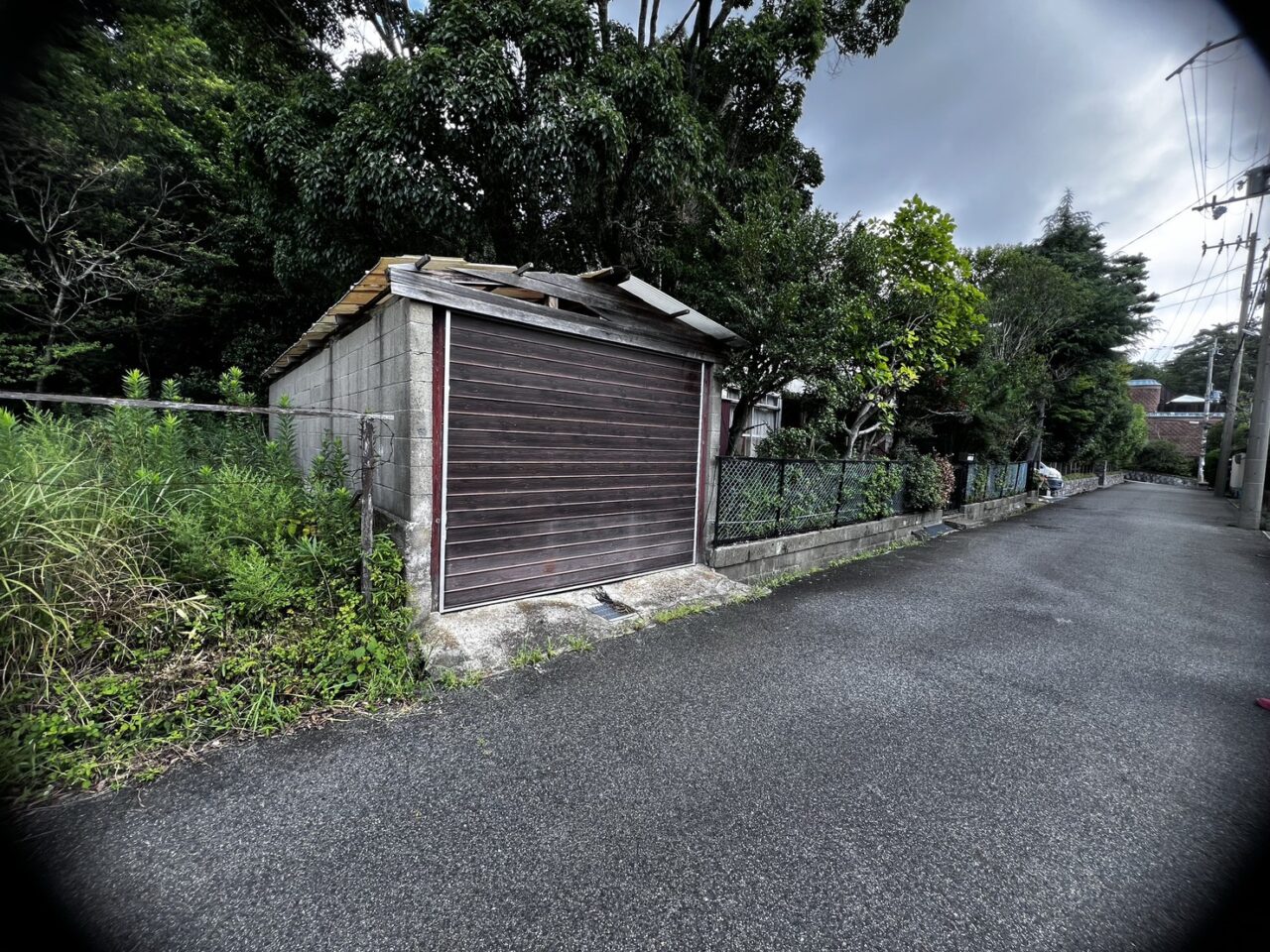 芦屋市 解体実績 敷地内に併設されたRC造（鉄筋コンクリート）ガレージ10坪の解体前写真